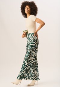 GINI LONDON ZEBRA BIAS - Maxi skirt - green