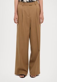Wide-leg trousers in a warm brown fabric, featuring front pleats, a high waist, and belt loops. Smooth texture with a tailored fit.
