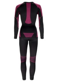 Black moisture-wicking thermal suit with long sleeves and leggings. Features fuchsia accents and a fitted design, enhancing body contours.