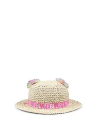 Chapeau en paille à large bord, avec un bandeau rose portant le texte "BILLIEBLUEBLUSH" et deux accents floraux pastel sur le dessus.