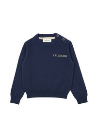 Maglione a maglia blu navy con scollo rotondo, maniche lunghe, polsini e orlo a coste, con due bottoni neri sulla spalla sinistra e testo del logo dorato.