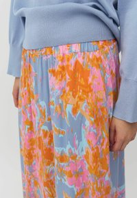 mbyM AVALINE-M - Maksiseelik - mayah print serenity