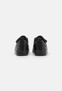 Puma COURTFLEX V2  - Scarpe da allenamento - black/dark shadow
