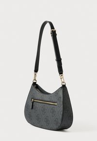 Ciemnoszara torba na ramię z subtelnym wzorem, wyposażona w przednią kieszeń na zamek, teksturowany pasek i złote detale.