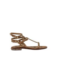 Bruine platte sandalen met meerdere banden, versierd met ronde metalen studs, met een T-band ontwerp en een lage zool.