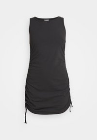 Czarna sukienka bez rękawów z okrągłym dekoltem, marszczonym detalem po boku, sznurkiem ściągającym na dole i gładką teksturą materiału.