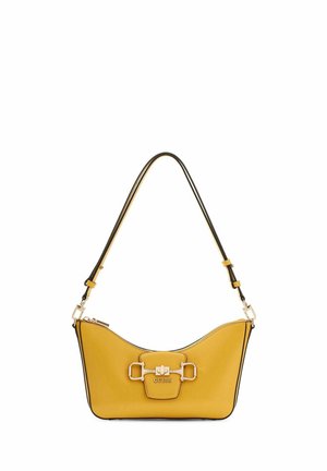 Sac à bandoulière en cuir jaune avec détail de boucle dorée et sangle noire réglable, logo GUESS sur la fermeture à clip avant.