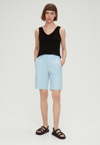 s.Oliver REGULAR BERMUDA - Shorts - hellblau