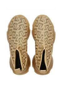 Baskets slip-on beiges avec un dessus en tricot à motifs géométriques et une semelle en caoutchouc transparent. Bout arrondi, sans lacets visibles et languette à l'arrière.