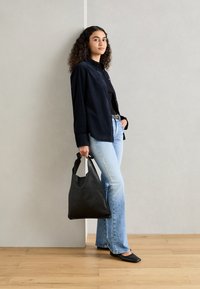 Marc O'Polo BLOUSE A SHAPE LONGSLEEVE COLLAR SOLID - Košilová halenka  - deep blue sea