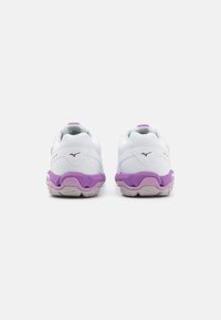 Mizuno WAVE PHANTOM 3 - Handball shoes - white/patrician purple/quince