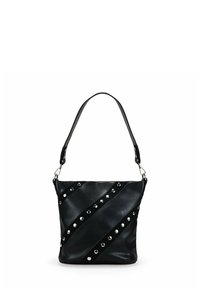 Bolso de mano de cuero negro con correas de tachuelas diagonales y una única correa para el hombro, presentado sobre un fondo blanco.