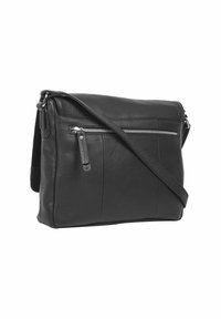 Črna usnjena torbica čez ramo z teksturirano površino, zgornjim poklopcem in sprednjim žepom na zadrgo. Ima nastavljiv ramenski trak.