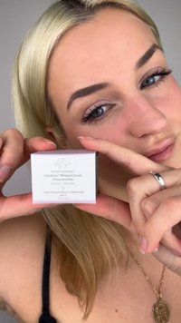 White product box with pink accents reads "Lala Retro® Whipped Cream." Features logos and text on all sides, smooth texture, and dimensions visible.