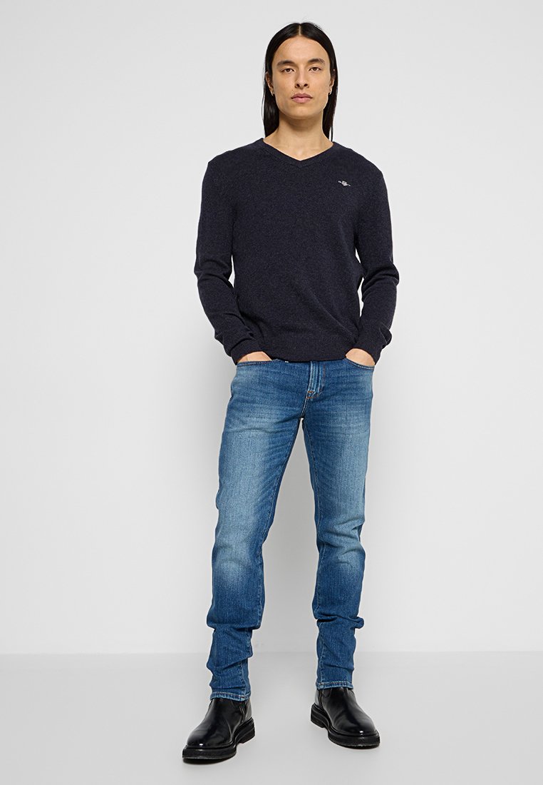 EXTRAFINE V-NECK