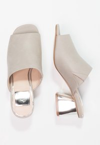 Miss Selfridge Slip-ins med hög sula - grey