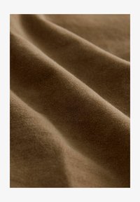 Selezionato, tan brown