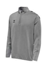 Grauer Sportpullover mit langen Ärmeln, Viertel-Reißverschluss, hohem Kragen, schwarzem hummel-Logo auf der Brust und schwarzen Chevron-Streifen auf den Schultern.