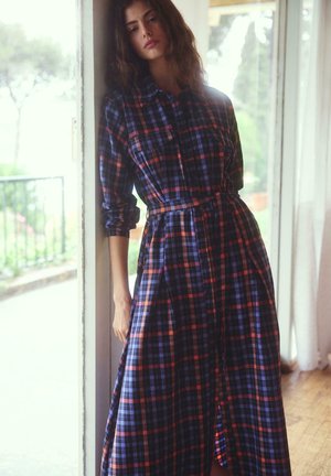 Touché Privé, LAID BELTED MAXI SHIRT DRESS - Μάξι φόρεμα - purple