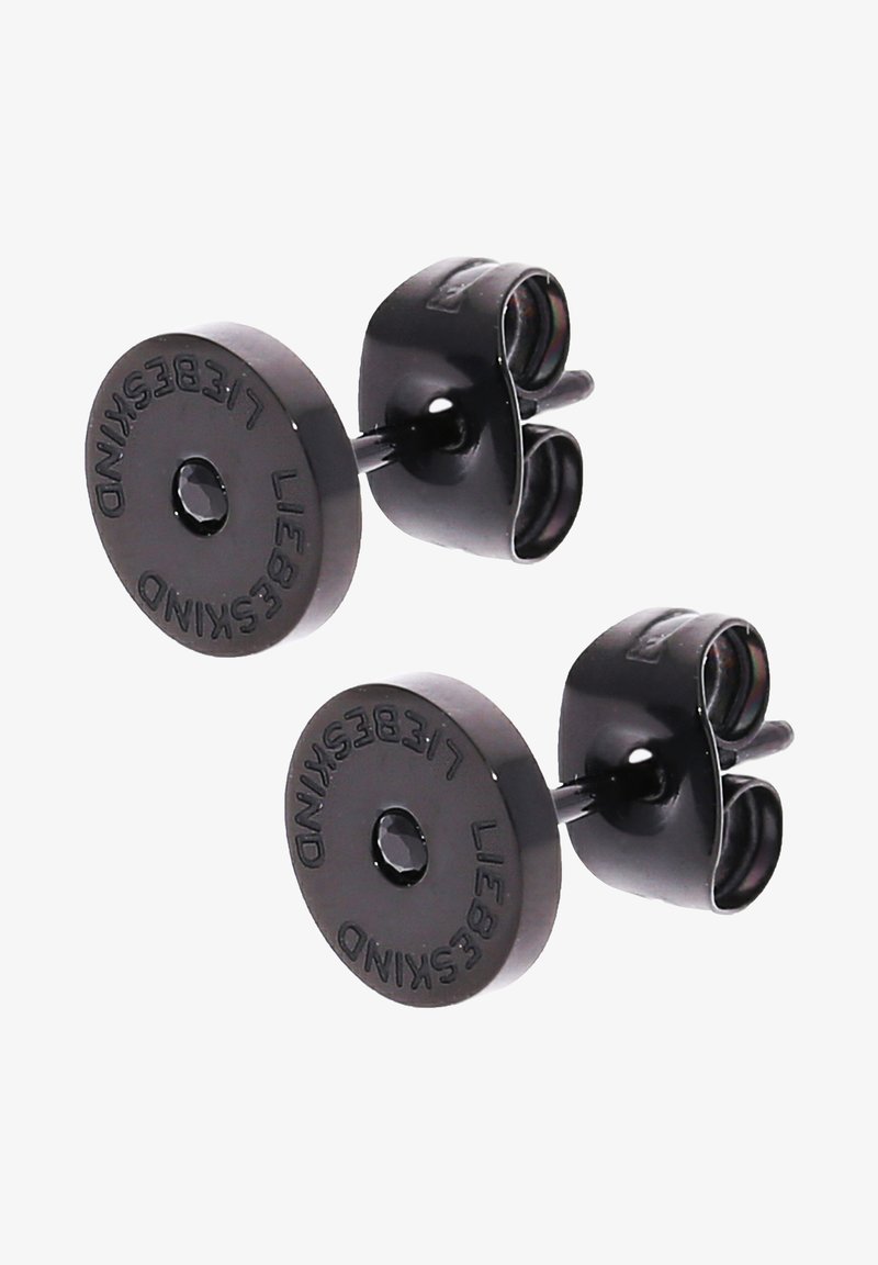 Zwarte metalen manchetknopen met een rond design, voorzien van een gestructureerd oppervlak en gegraveerde tekst, verbonden door een slanke staaf.