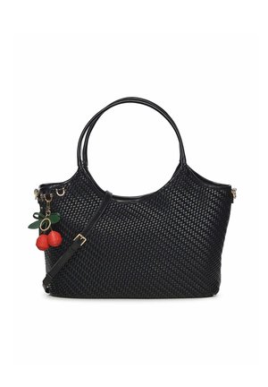 Sac à main en cuir noir tissé avec double poignée, bandoulière amovible et un charm décoratif en forme de cerise sur le côté.