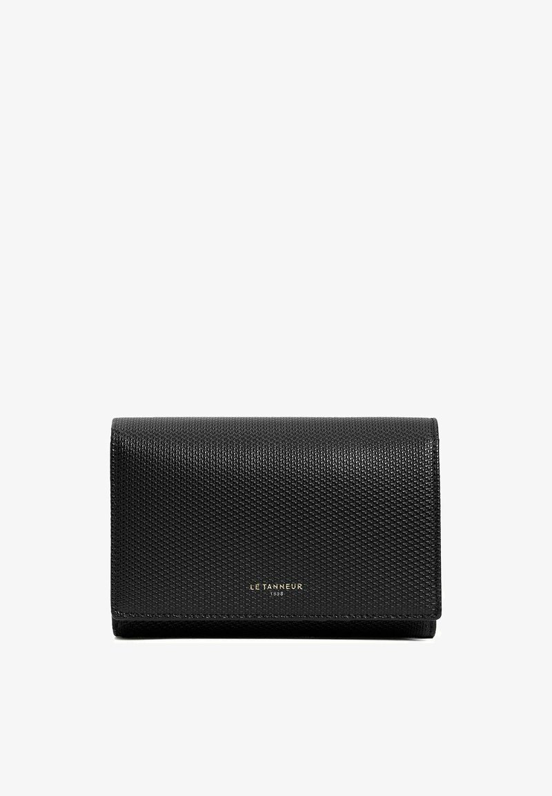 Schwarze, strukturierte Lederbrieftasche mit Klappenverschluss, ausgestattet mit einem geprägten Muster und goldener Schrift. Kompakte rechteckige Form.