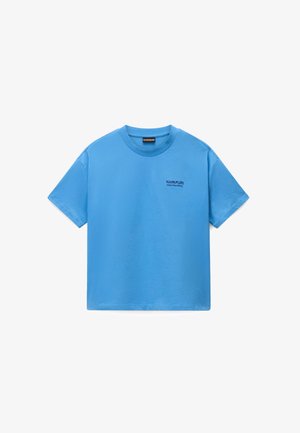 Niebieski, krótki T-shirt z okrągłym dekoltem i krótkimi rękawami, z małym logo „NAPAPIJRI Make Your Mark” na lewej piersi.