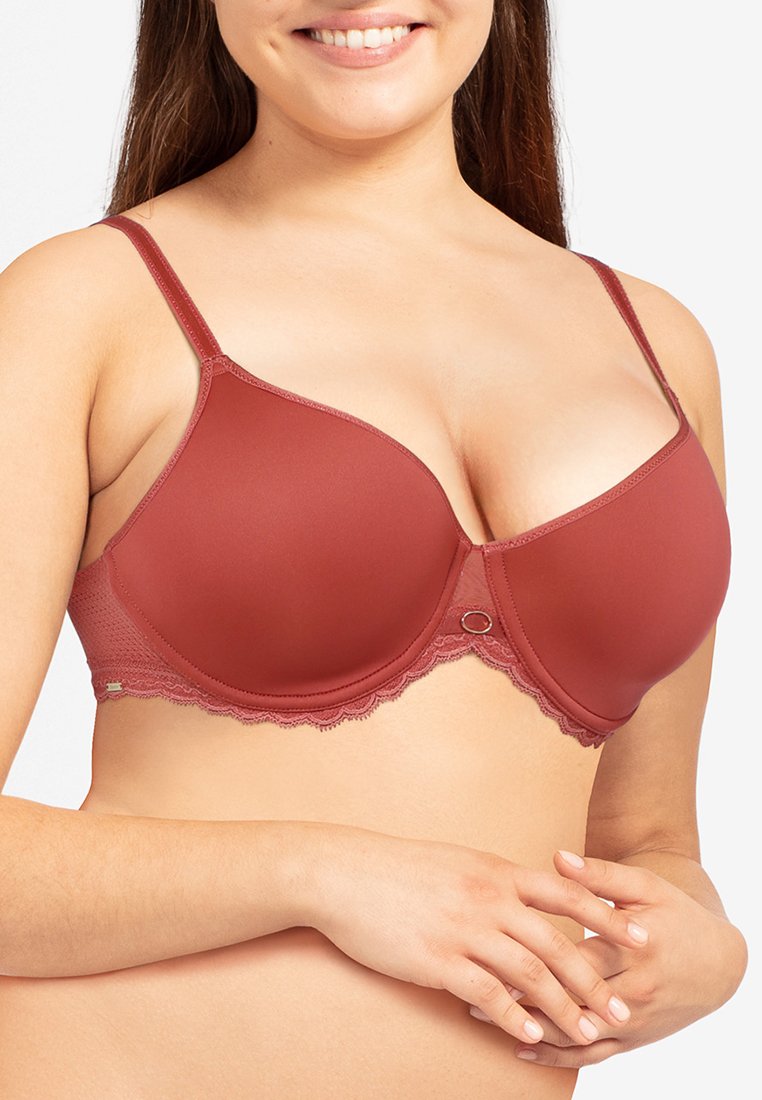 Sutien cu armătură