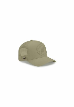 Cappellino trucker beige in rete con visiera curva e logo circolare in rilievo a forma di foglia sul pannello frontale, visto dal lato destro.