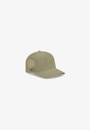 Casquette beige en maille de type trucker avec une visière courbée et un logo circulaire en relief en forme de feuille sur le panneau avant, vue de profil droit.