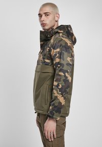 Urban Classics CAMO MIX PULL OVER  - Jas - olive/wood camo