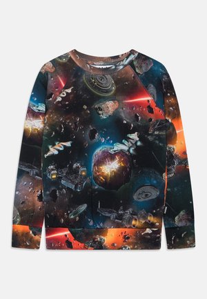 Sweatshirt med farverig ydre rum-scene med asteroider, futuristiske rumskibe og lysende eksplosioner mod en mørk kosmisk baggrund.