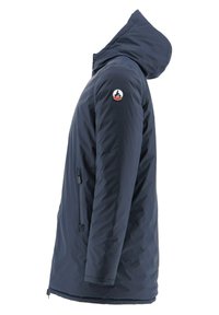 Marineblauwe waterdichte jas met capuchon, voorzien van een zijzak met rits en een logo-opdruk op de linkermouw. Gemaakt van synthetisch materiaal.