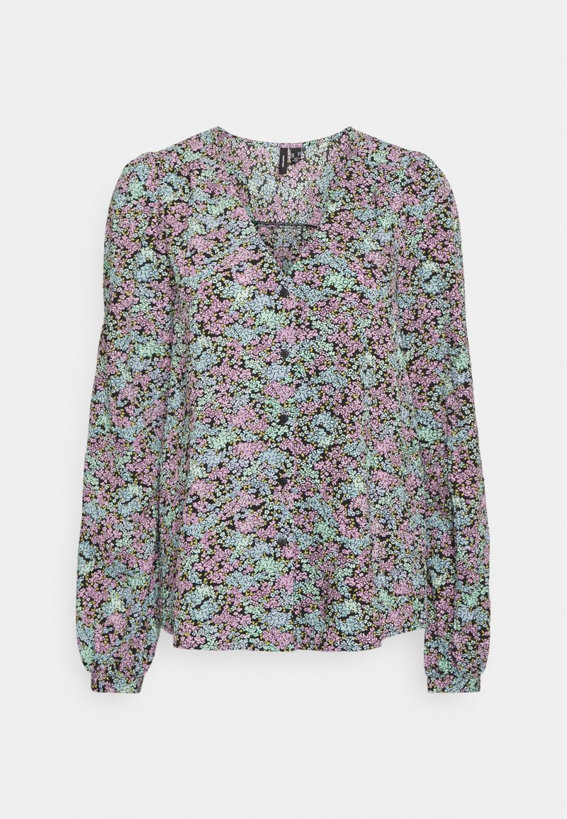 Blusa floral com fundo preto apresentando pequenas flores em tons pastel de rosa, azul e verde. Mangas longas com punhos franzidos, decote em V.
