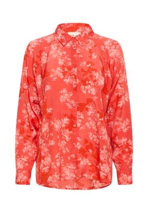 Raudona ilga rankovė mygtukų marškiniai su šviesiai rožinėmis gėlių raštais ir smailiu apykakle, eksponuojami baltoje fone.