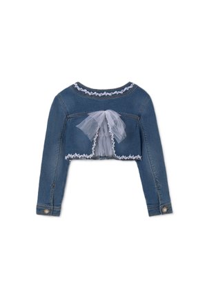 Giacca in denim cropped con maniche lunghe, bordo in pizzo al collo e dettaglio in tulle a forma di fiocco sul retro. Presenta bottoni decorativi ai polsini.