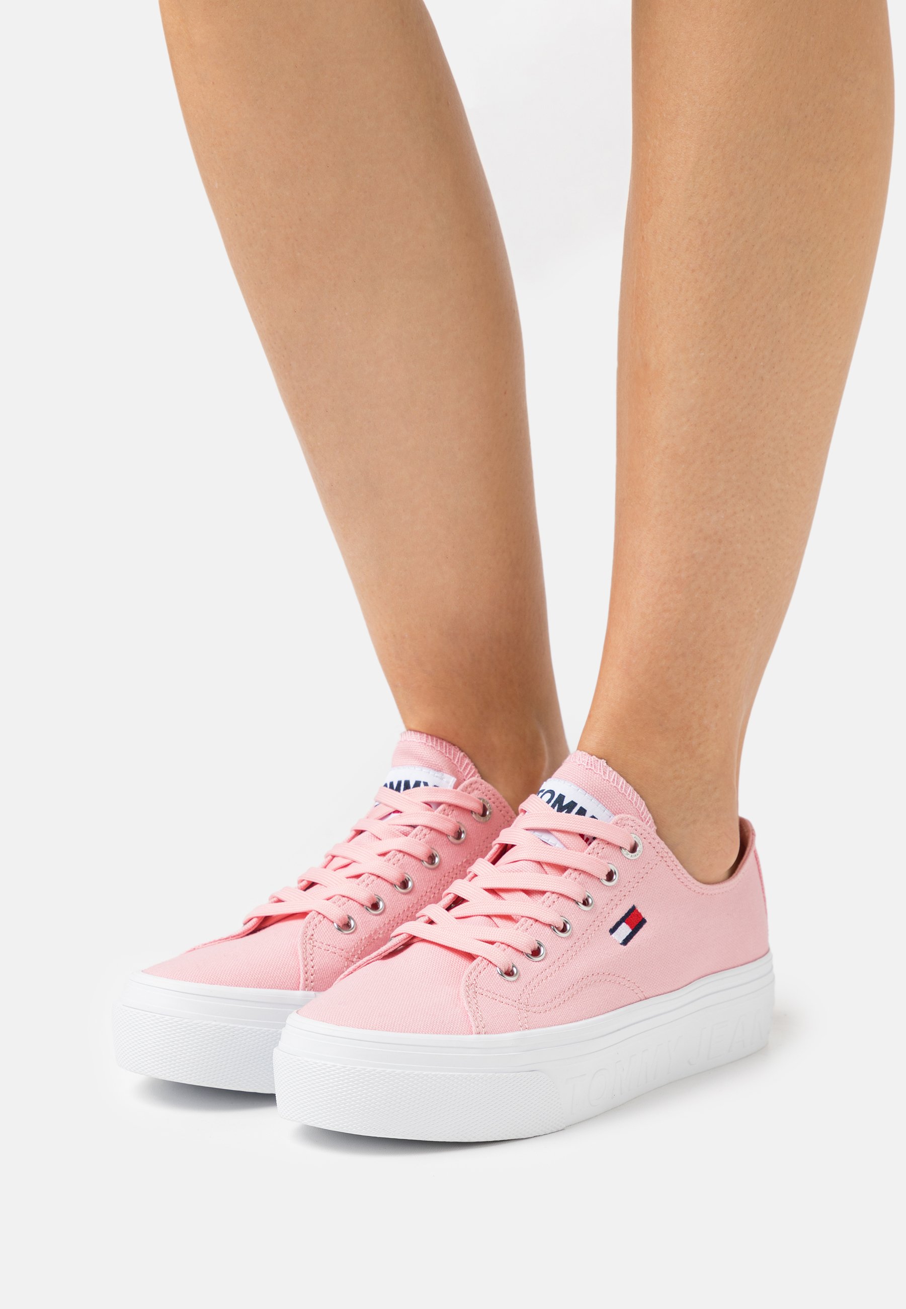 tommy jeans vulcanised flatform trainers
