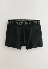 Melni kokvilnas bokseršorti ar zaļu zīmolu jostu, uz kuras atkārtoti ir rakstīts "Next" neformālā fontā.