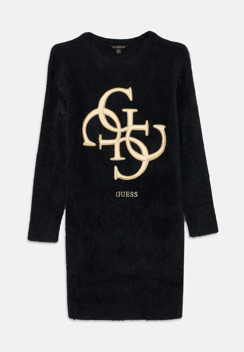 Vestido de suéter preto de mangas longas e peludo, com grandes letras entrelaçadas em dourado bordadas e o logótipo "GUESS" na frente.