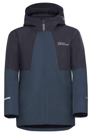 Giacca invernale con cappuccio blu scuro e nero con cerniera frontale, logo Jack Wolfskin sul petto e dettaglio riflettente sul polsino della manica sinistra.