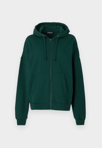 Sudadera verde con cremallera, hecha de tela suave, con capucha ajustable, bolsillos frontales y puños y dobladillo acanalados. Diseño sencillo sin patrones.