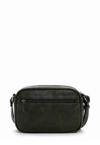 Zelená kožená crossbody taška s obdélníkovým tvarem, se zapínací kapsou na přední straně, nastavitelným popruhem a jemnou strukturou.