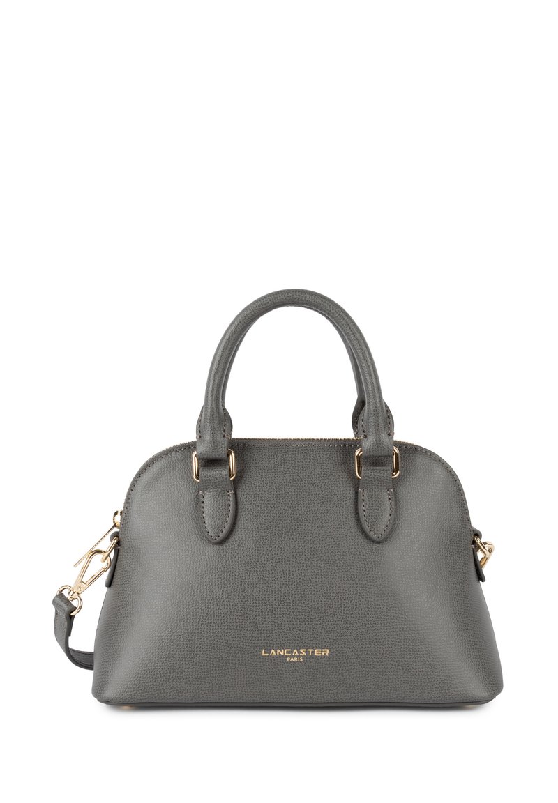 Sac à main en cuir gris avec surface texturée, dessus rond, deux poignées, une bandoulière amovible et des accents en doré. Présente le logo de la marque à l'avant.