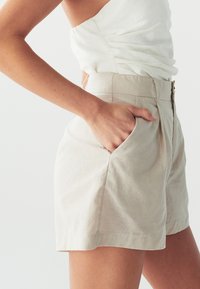 BWLDR LEVINE - Šortky - natural