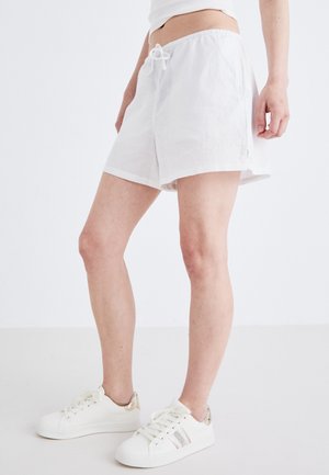 Gina Tricot RELAXED BLEND - Lühikesed püksid - white