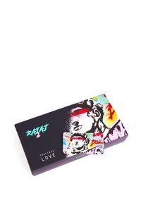 Black box with colorful graphic design featuring a face and text "RATAJ 2" and "fearless LOVE", with a matching card on top.