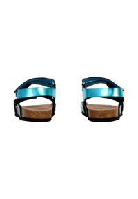 Sandali metallici turchesi con cinturini regolabili, suola in sughero e suola esterna in gomma nera. La vista posteriore mostra il design e i dettagli dei cinturini.