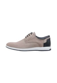 Zapato de cuero perforado beige con acento en el tacón negro, diseño de cordones y suela de goma blanca; forma estilizada y textura suave.