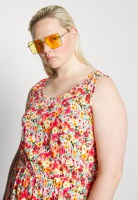 ONLY Curve ONCFREDERIKKE SARAH DRESS - Vestido de dia - cloud dancer/pink