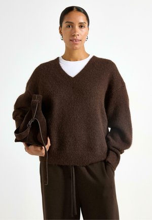 V NECK - Maglione - dark brown